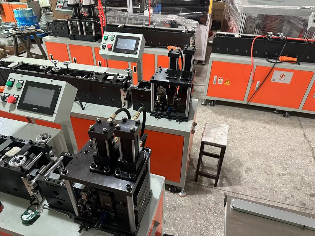 Op maat gemaakte Omron Control Air Filter Frame Making Machine met verstelbare luchtdruk