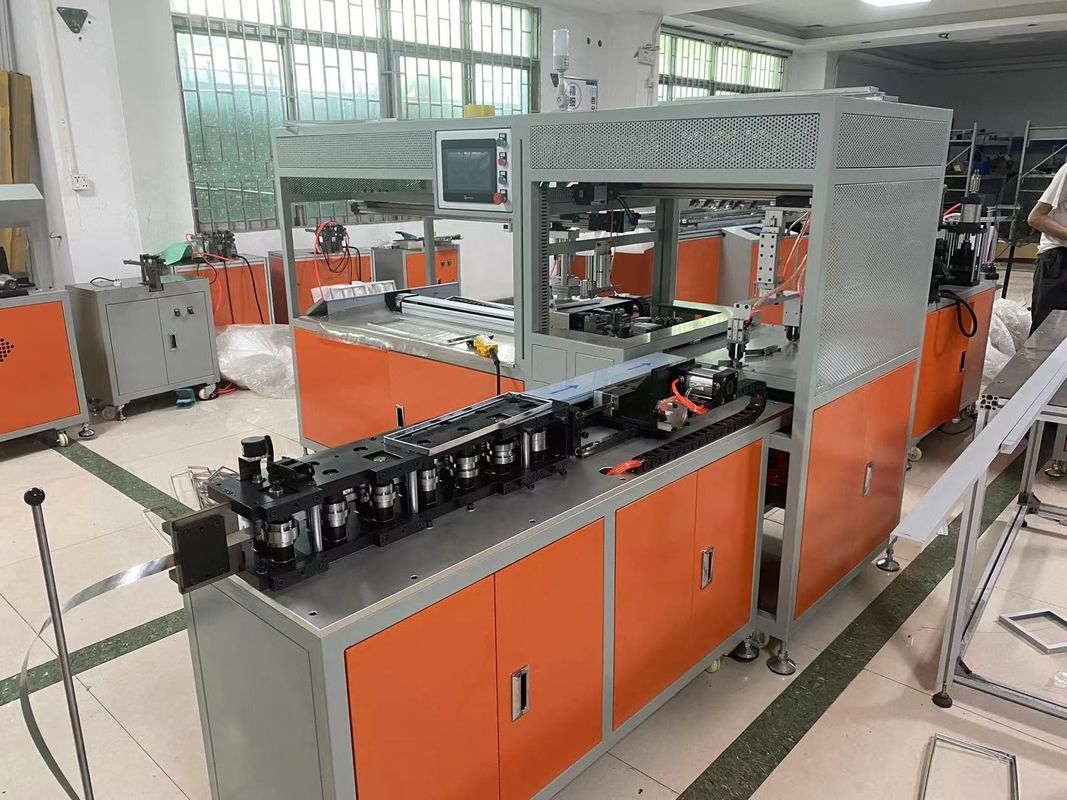 Automatische machine voor het maken van luchtfilterframe met instelbare filtermedia en aanraakscherm